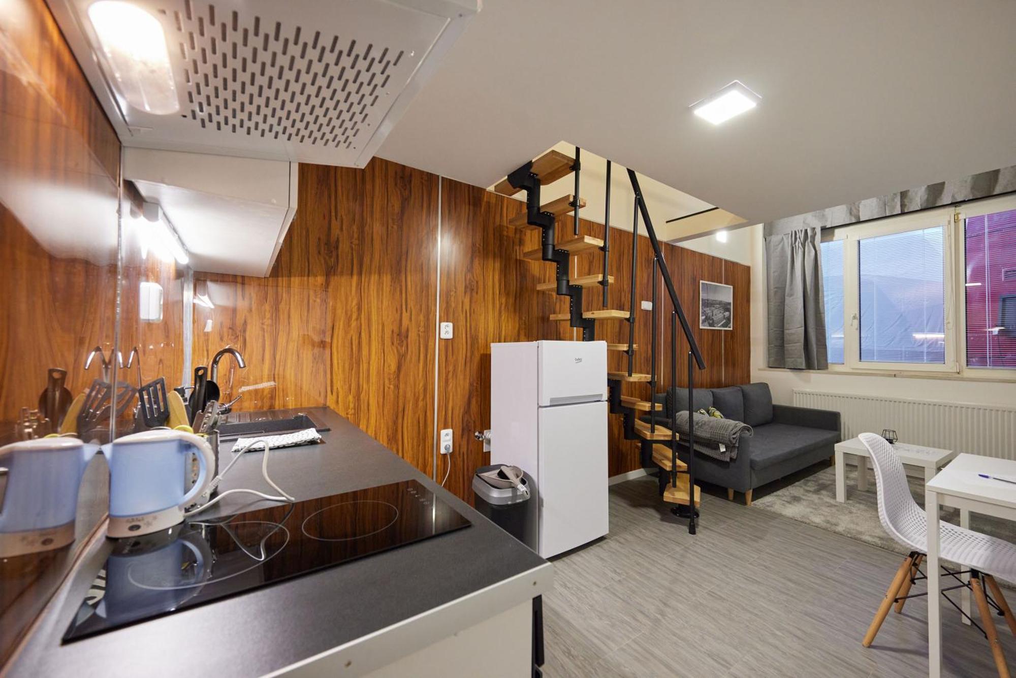 Apartment Block 96 *